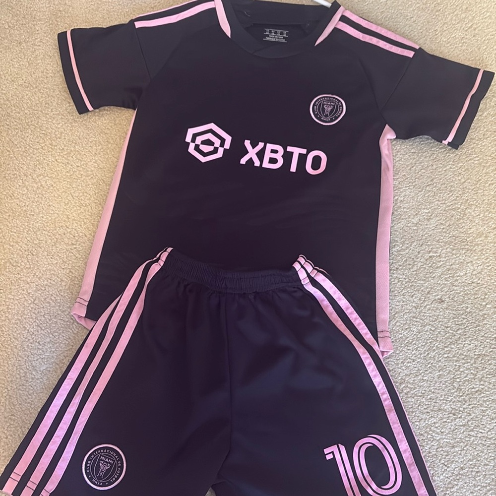 Great condition Messi jersey/shorts!